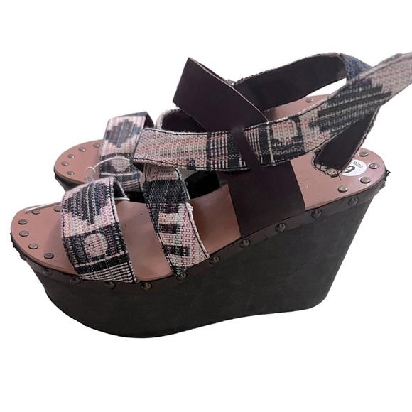 Joe’s Platform Wedge Studded Aztec Strapped Sandals- Size 9M - Picture 3 of 13